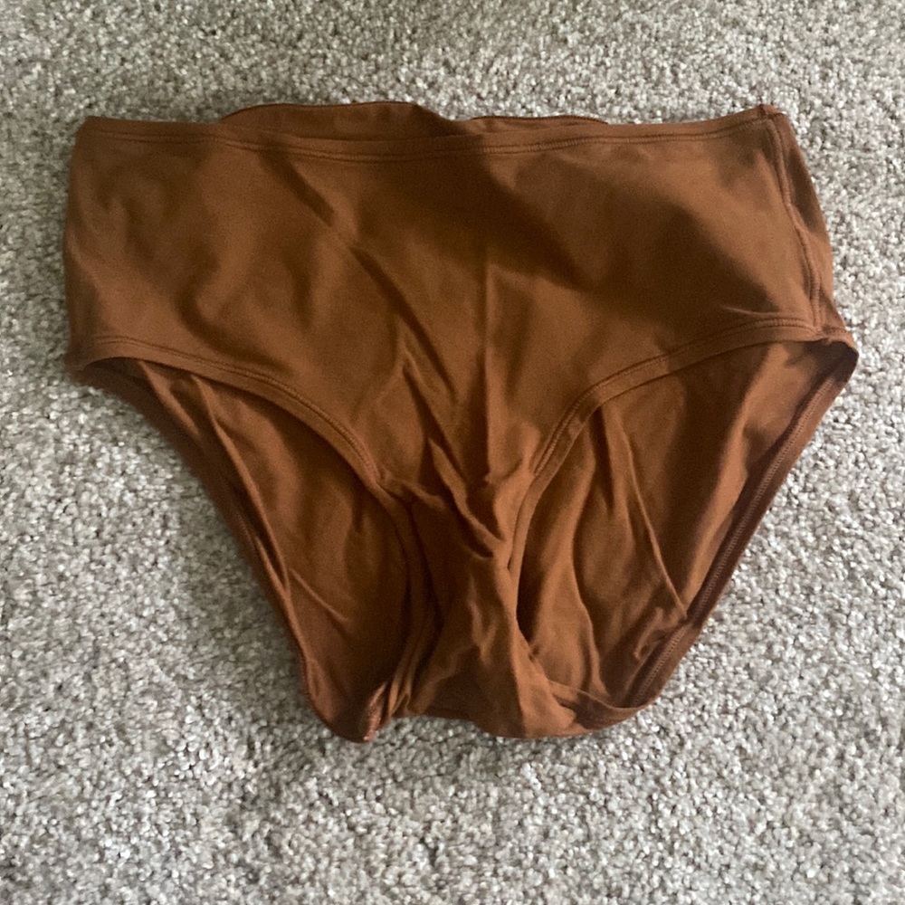 Skims XS fits everyone panties